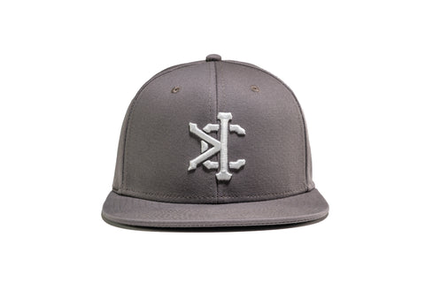 Signature Snap-back in Charcoal Gray